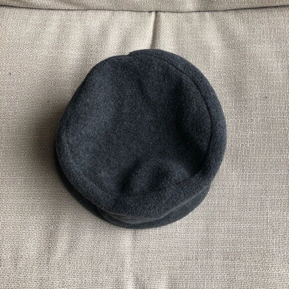 Grey winter hat - Picture 2 of 7